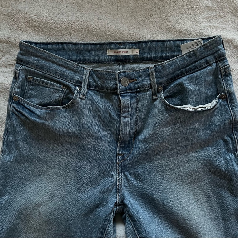 Levi’s Mid Rise Skinny Jeans - Picture 3 of 4